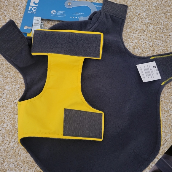 yellow Cascade dog coat with reflective stripes fleeced lined Rcpets size 16" - Picture 2 of 5
